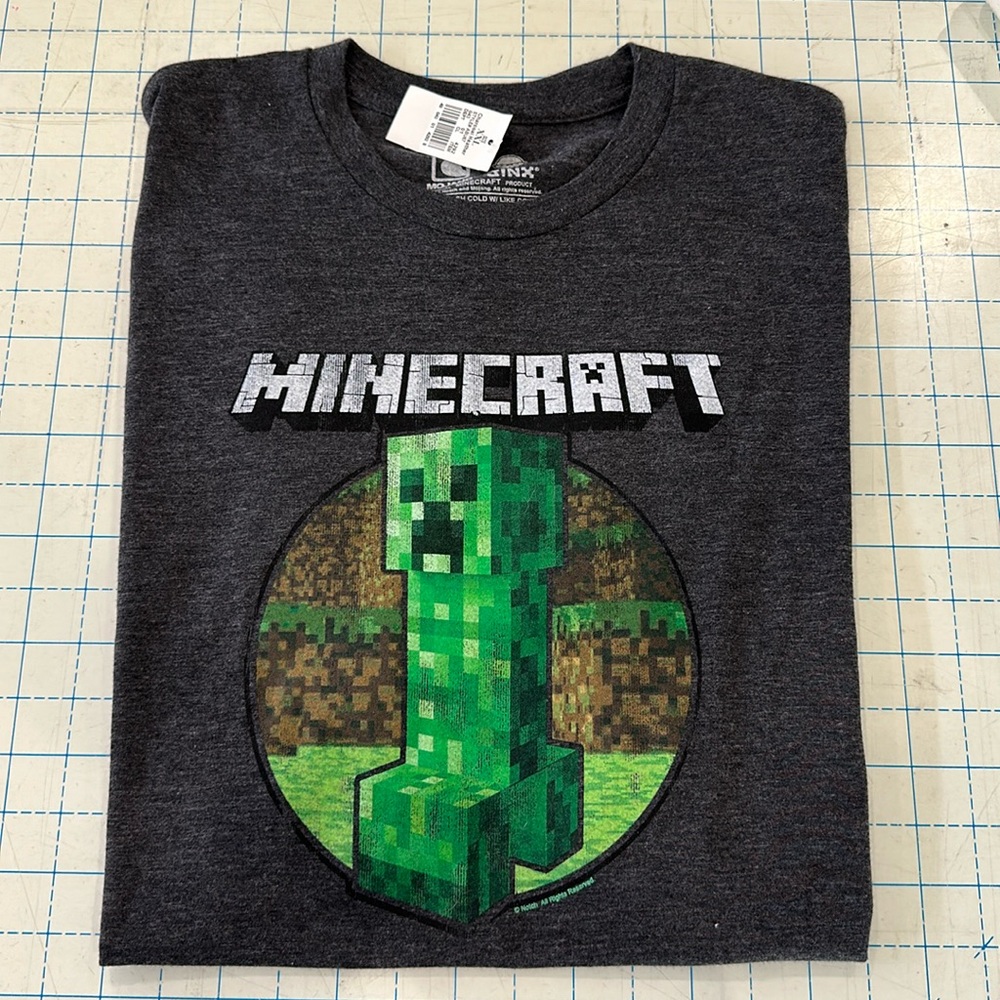 🚨MineCraft T-shirt size 2x